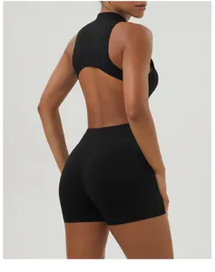 Combinaison yoga une pièce dos nu, détail activewear montrant le design du dos.