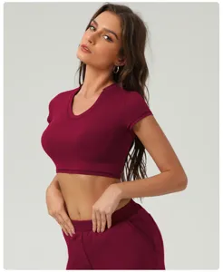 Top court de sport pour femme, t-shirt de fitness moulant à manches courtes pour yoga et sport.