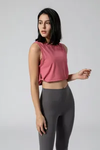 Roze losse crop yoga tanktop voor dames, comfortabele fitness sportkleding voor training.