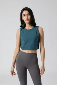 Detail yoga crop top voor dames, mouwloze fitness sportkleding in teal voor actieve training.