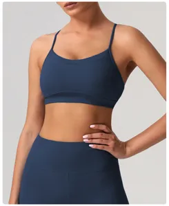 Soutien-gorge de sport bleu foncé, haut de fitness rembourré, vêtement respirant.