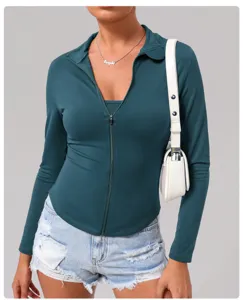 Dunkelgrüne Damen Sportjacke mit Reißverschluss, schmale Passform Langarm Yoga Oberteil.