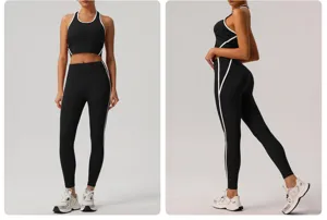 Ensemble de yoga noir contrasté comprenant une brassière de sport et un legging moulant.