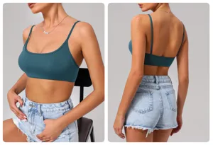 Reggiseno sportivo verde teal scuro e pantaloncini di jeans da donna, top da yoga senza maniche.