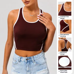 Crop top de sport moulant pour femme avec coutures contrastées et coussinets amovibles.