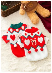 Joli pull de Noël pour animaux, chat et chien, en tricot avec motifs de cœurs et d'ours.