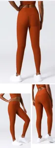 Gerippte, hochgeschnittene Yoga-Leggings und Sport-BH in Rostorange, detailreiche Ansichten.