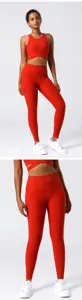 Rotes geripptes Sport-BH und hochtaillierte Fitness Yoga Leggings Detailansicht, Set.