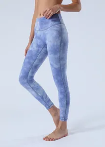 Λεπτομέρεια μπλε tie-dye κολάν γιόγκα ψηλόμεσο, αّرραστο κολάν γυμναστικής για γυναίκες.