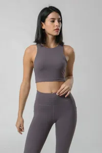 Ensemble yoga femme taille haute vetement sport fitness running crop top et leggings gris.