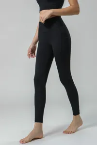 Pantalon de yoga de sport de poche taille haute femme détail, legging brossé effet nu.