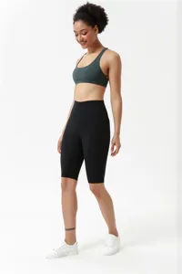 Ensemble short de yoga taille haute et soutien-gorge de sport pour fitness et course.