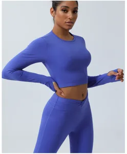 Top corto de yoga de manga larga azul deportivo agujero de pulgar fitness entrenamiento vista