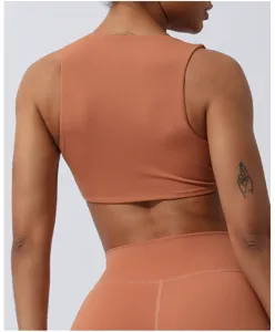 Ensemble de sport femme soutien-gorge de sport unicolore et leggings de yoga taille haute.