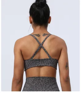Détails de soutien-gorge de sport imprimé léopard gris, dos croisé pour le yoga fitness.