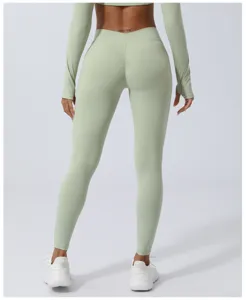 Nahtloses Fitness Yoga Set mit hoher Taille und Scrunch Butt Leggings für das Gym Workout.