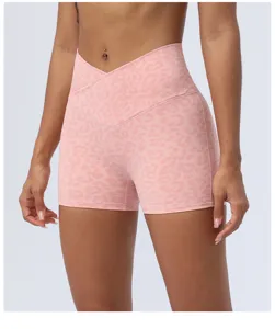 Short de yoga taille haute croisé imprimé léopard rose pour le fitness et la course.