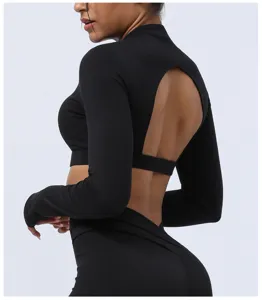Schwarzes Damen Langarm Crop Top mit stylischem Rückenausschnitt für Yoga und Fitness Training.