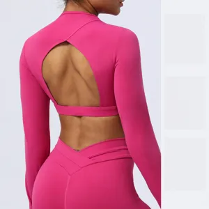 Langarm rückenfreies Yoga Top mit herausnehmbaren Pads Daumenlöchern, rosa Fitness Crop Shirt.
