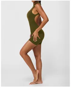 Combinaison de yoga sans manches dos nu vert olive pour femme, vêtement de fitness respirant.