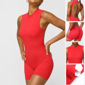 Combinaison de yoga sans manches rouge dos nu, tenue de fitness moulante pour entraînement.
