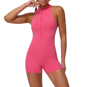 Roze fitness jumpsuit zonder mouwen met rits, naadloze comfortabele yoga romper voor dames.