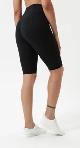Short de yoga noir taille haute pour femme, idéal pour le fitness, la course et le fessier.