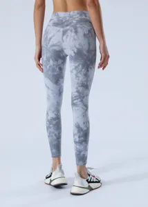 Πίσω όψη γκρι tie-dye κολάν γιόγκα, ψηλόμεσο push up αθλητικό παντελόνι λεπτομέρεια