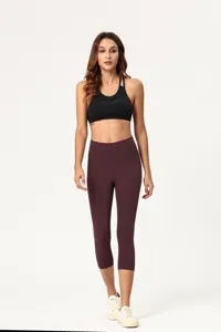 Damen hohe Taille Capri Yogahose mit Sport-BH, bequeme atmungsaktive Sportbekleidung.