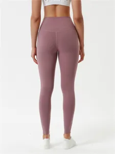 Dettaglio vista posteriore di pantaloni da yoga fitness a vita alta da donna per allenamento.