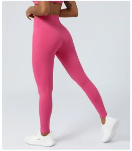 Roze hoge taille yoga leggings met bilheffende V-naad voor comfortabele fitness trainingen.