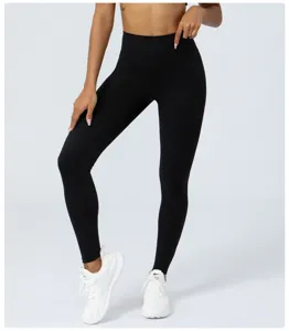 Hoogetailleerde naadloze zwarte yoga legging voor dames, sneldrogende fitness sportbroek.