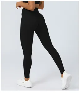 Hochtaillierte Scrunch-Butt schwarze Yogahose Detailaufnahme, elastisch und atmungsaktiv.