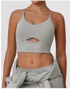 Soutien-gorge de sport gris évidé détail, haut de fitness coupe-vent pour femmes yoga course.