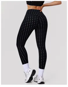 Detail legging met zilveren stiprint, hoge taille liftend ontwerp, elastische sportkleding.
