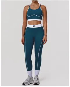Ensemble soutien-gorge de sport et leggings fitness, tenue yoga femme confortable.