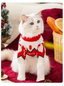 Gros plan détaillé du pull de Noël confortable pour animaux de compagnie chats et petits chiens.