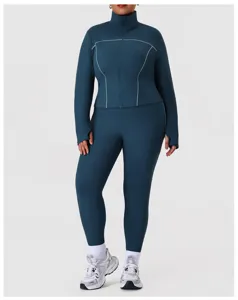 Plus size sportkleding set met ritssluiting jas en hardlooplegging voor dames training.