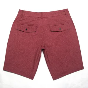 Short de bain séchage rapide pour homme, vue détail avec poches arrière et tissu extensible.