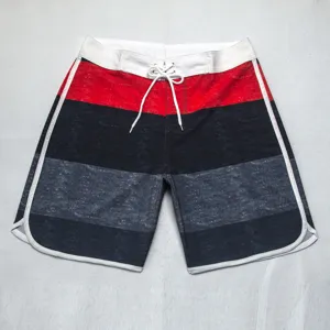 Shorts de plage extensible pour homme, maillot de bain séchage rapide à rayures colorblock.