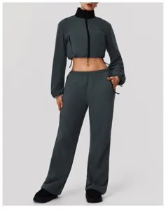 Detail view of the thick double-sided fleece tracksuit with crop jacket and cozy wide-leg pants.