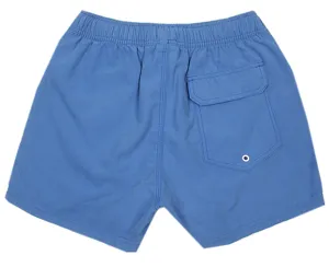 Eleganti pantaloncini da surf blu da uomo con vita elastica e tasca posteriore.
