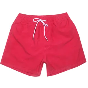 Pantaloncini da mare uomo rosa tinta unita con coulisse bianca, comodi shorts casual.
