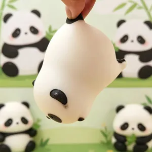 Gedetailleerd overzicht van schattig panda squishy speelgoed, antistress speelgoed voor iedereen.
