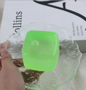 Πράσινο ημιδιαφανές παγάκι squishy αντιστρές παιχνίδι αισθητηριακό για διασκέδαση.