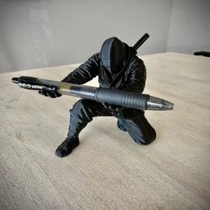 Support de stylo ninja imprimé en 3D organisateur de bureau figurine noire de samouraï
