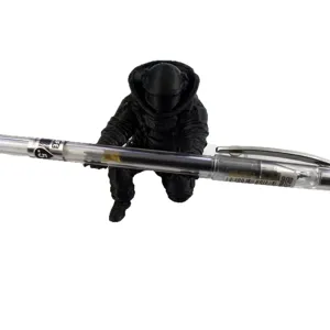 Porte-stylo astronaute guerrier noir impression 3D organisateur de bureau créatif.