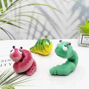 Süßes Raupen Zappelspielzeug, sandgefülltes elastisches Entspannungsspielzeug für Kinder.