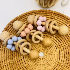 Hölzernes Silikon Baby Rasselspielzeug, natürliche Beissperlen für beruhigendes Babyspiel.