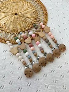 Set de cadenas para chupete de cuentas de silicona y madera con formas de animales.